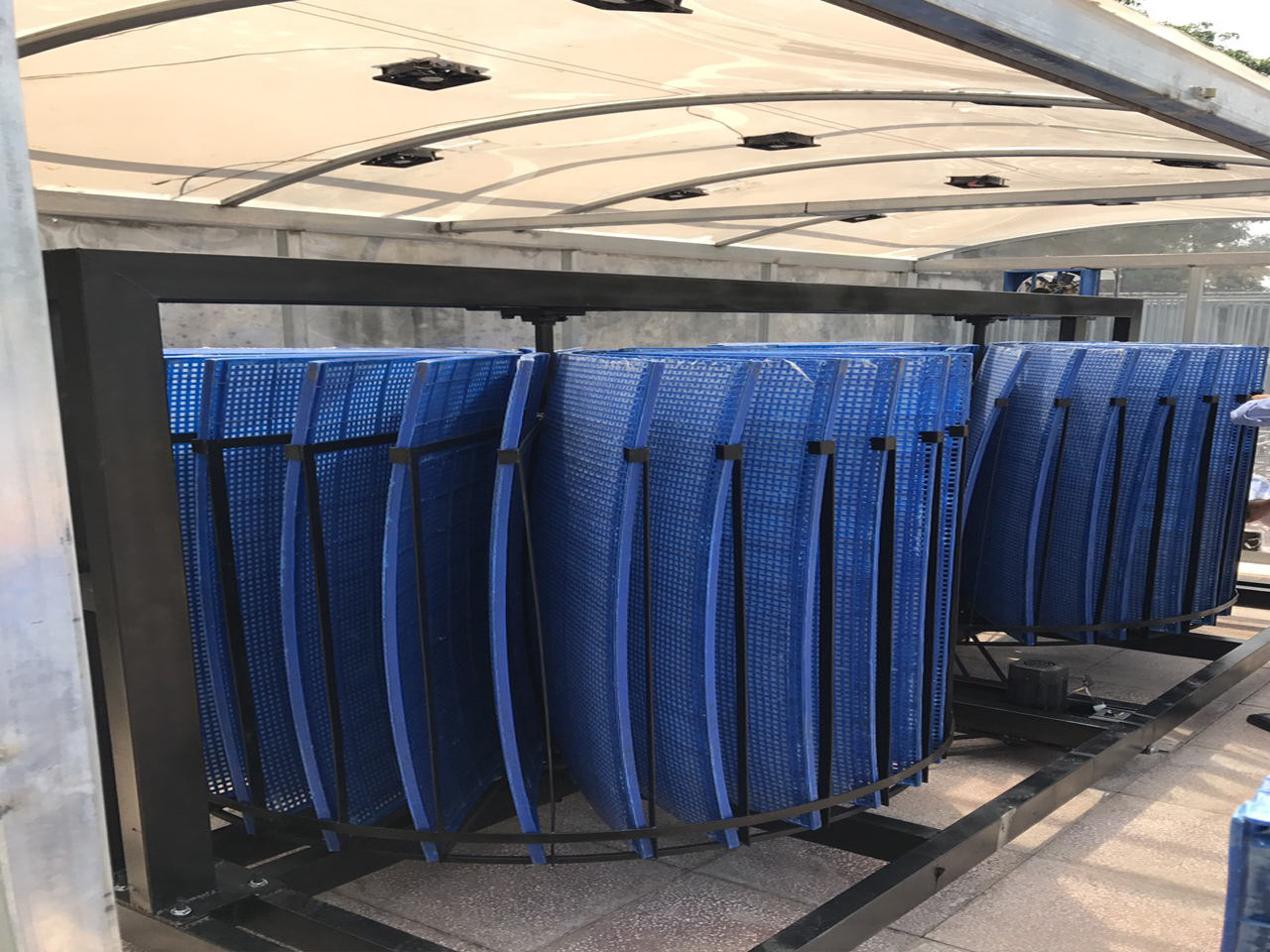 Thiết Bị Thử Nghiệm Phơi Sấy Bánh Tráng Gạo Ứng Dụng Năng Lượng Mặt Trời Với Giàn Sấy Động Trục Đứng