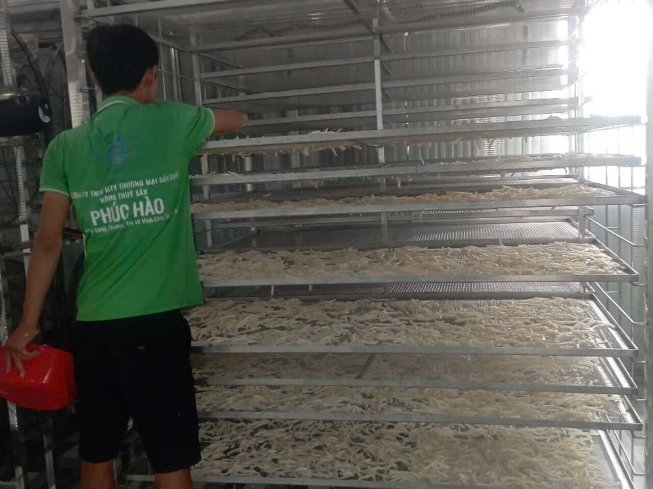 Máy Sấy Thực Phẩm Đa Năng: Sấy Củ Cải, Tôm Khô, Cá Khô Bằng Năng Lượng Mặt Trời - Công Suất 500kg