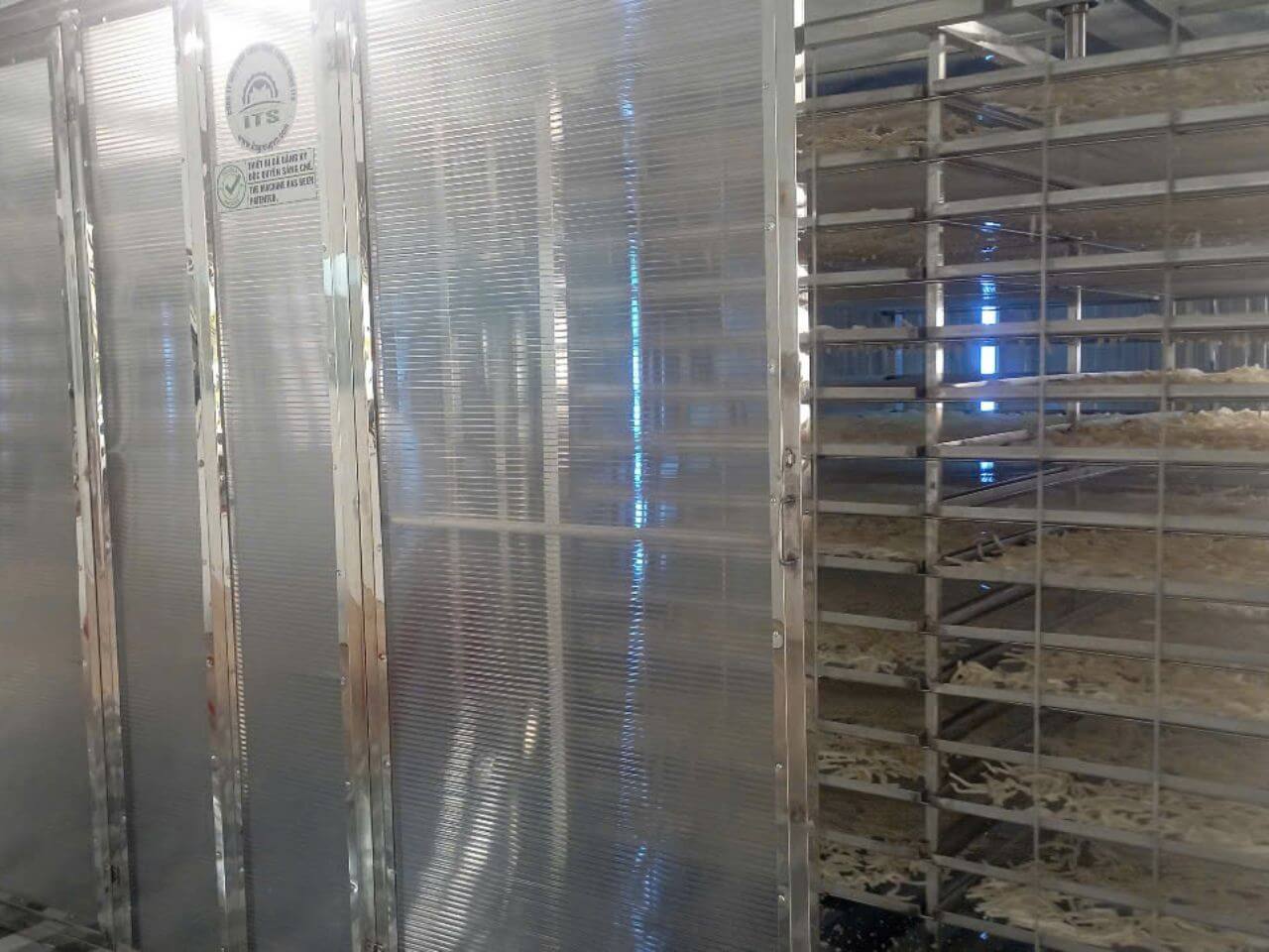 Máy Sấy Thực Phẩm Đa Năng: Sấy Củ Cải, Tôm Khô, Cá Khô Bằng Năng Lượng Mặt Trời - Công Suất 500kg