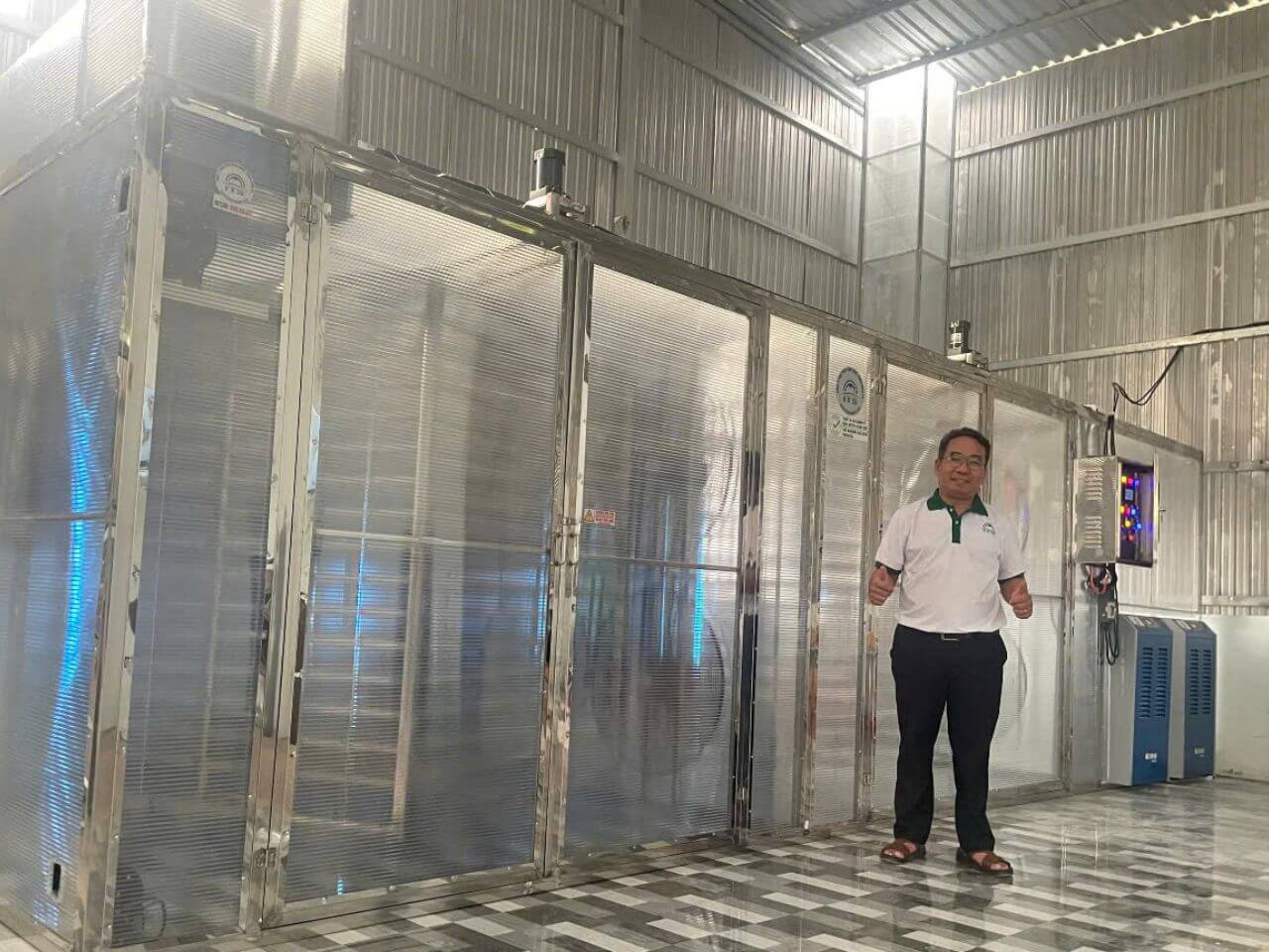 Máy Sấy Thực Phẩm Đa Năng: Sấy Củ Cải, Tôm Khô, Cá Khô Bằng Năng Lượng Mặt Trời - Công Suất 500kg